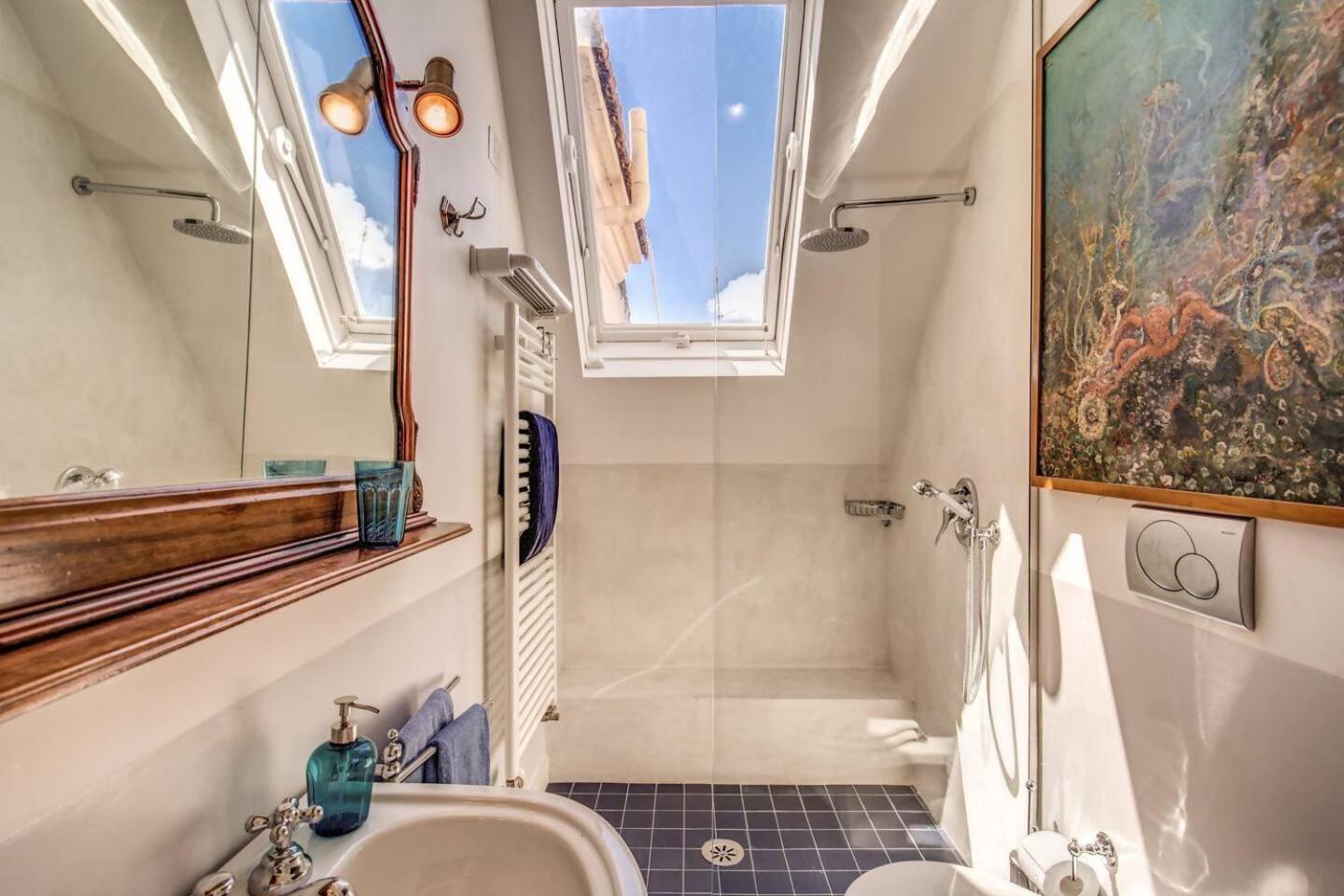 Attic With Terrace Overlooking St Peters Basilica 罗马 外观 照片