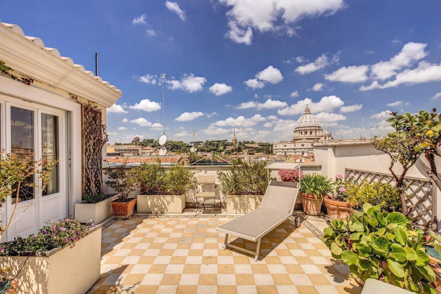 Attic With Terrace Overlooking St Peters Basilica 罗马 外观 照片