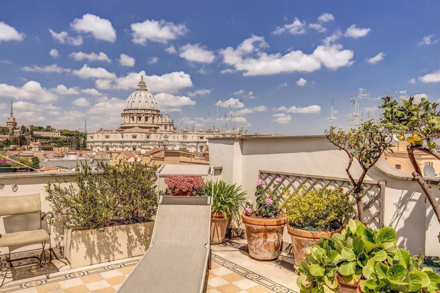 Attic With Terrace Overlooking St Peters Basilica 罗马 外观 照片