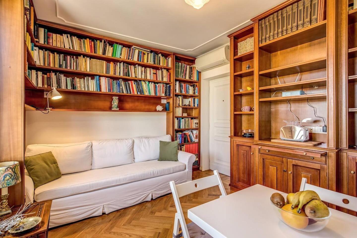 Attic With Terrace Overlooking St Peters Basilica 罗马 外观 照片